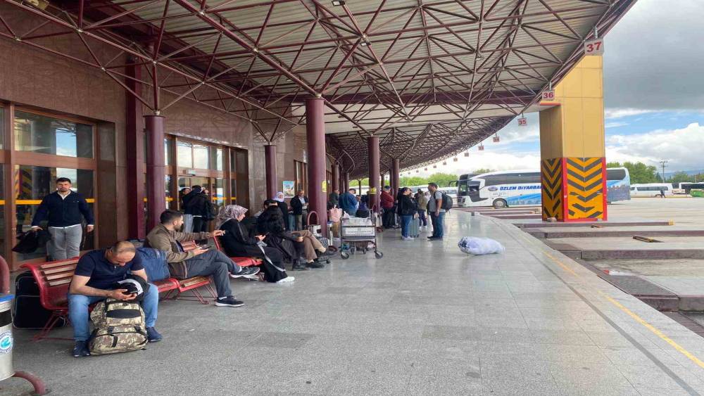 Bayram yolculuğu başladı, bilet fiyatları ge&ccedil;en yılla aynı kaldı
