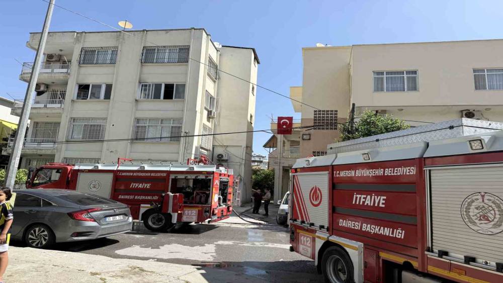 Tarsus&rsquo;ta apartman dairesinde yangın paniği
