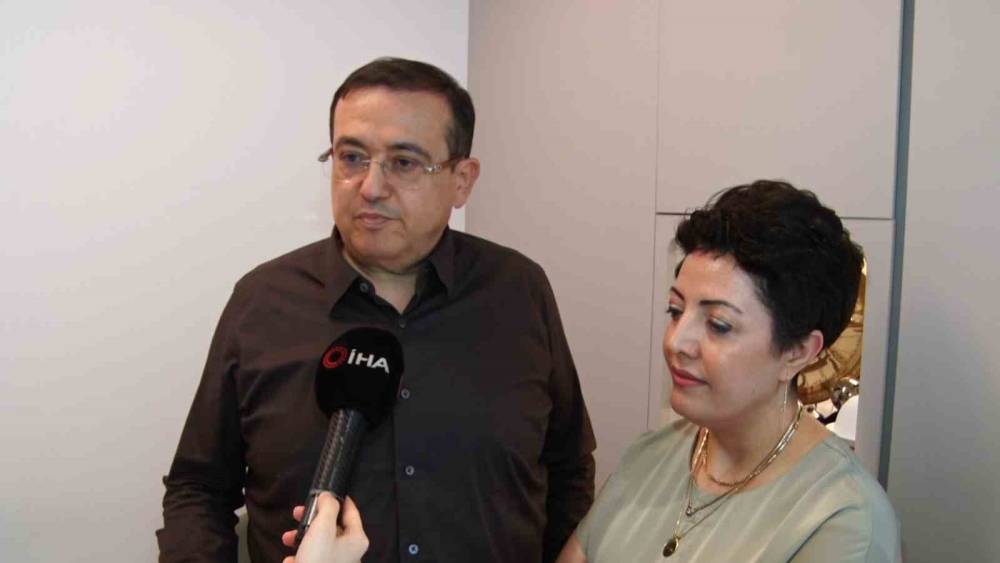 Onkoloji b&ouml;l&uuml;m&uuml; &ccedil;alışanı kanseri &ccedil;alıştığı hastanede yendi: "Elime kitle geldi, erken evre &ccedil;ok &ouml;nemli"
