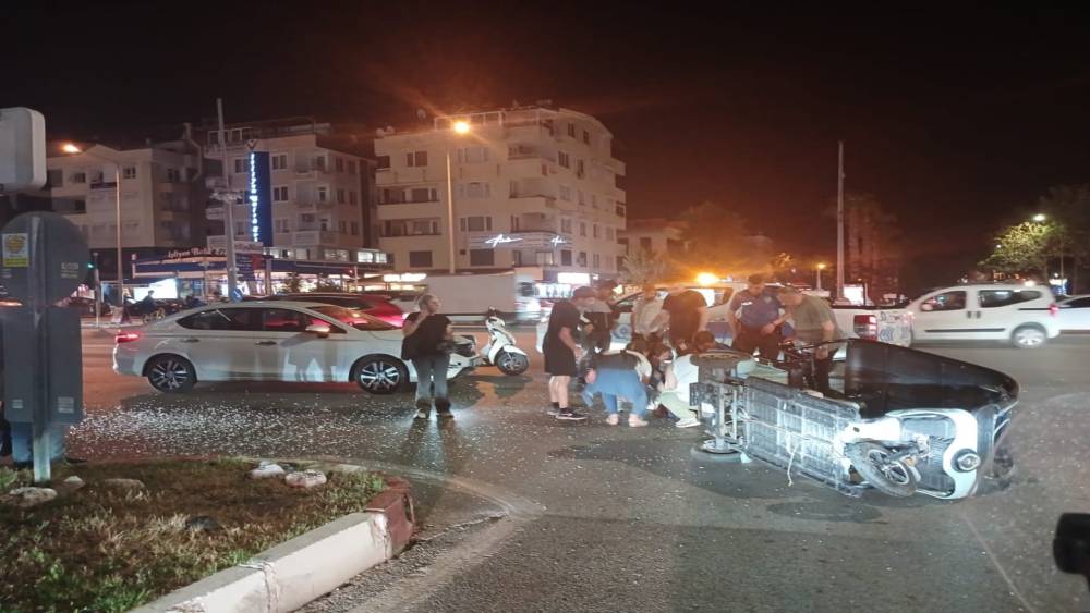 Kırmızı ışık ihlali kazayı beraberinde getirdi
