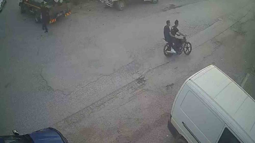 16 yaşındaki s&uuml;r&uuml;c&uuml; kazada yaralandı
