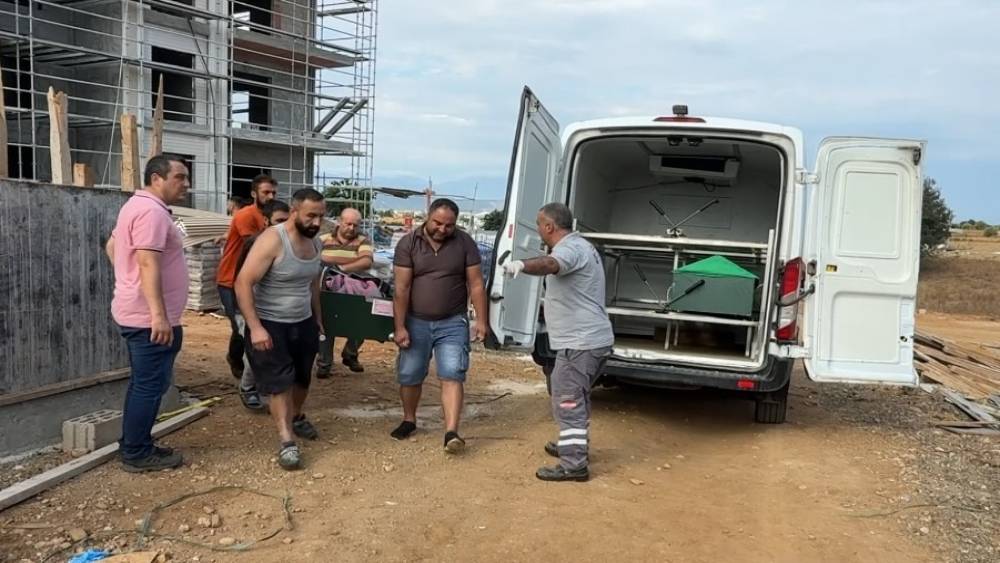 Antalya&rsquo;da inşaatta &uuml;zerine beton blok d&uuml;şen iş&ccedil;i hayatını kaybetti
