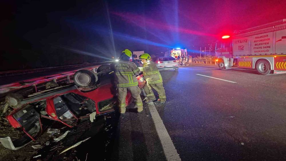 Susurluk&rsquo;ta trafik kazası: 1&rsquo;i &ccedil;ocuk 5 yaralı
