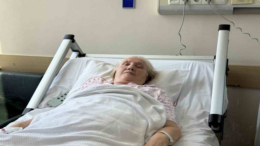 Eline gelen kitle &uuml;zerine harekete ge&ccedil;ildi: "T&uuml;rkiye&rsquo;deki ilk ameliyat, gururluyuz"
