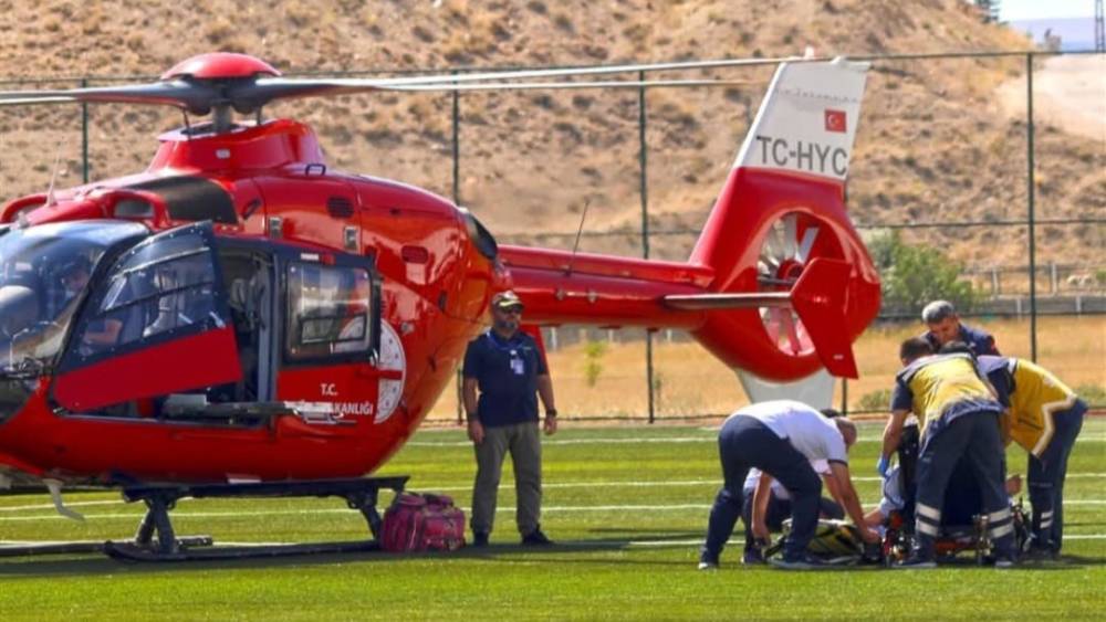 Malatya&rsquo;da kalp krizi ge&ccedil;iren hasta hava ambulansıyla hastaneye sevk edildi
