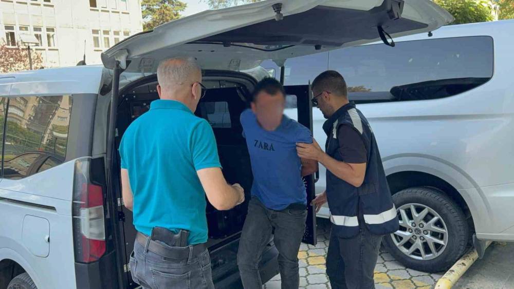 Boşanma aşamasındaki eşini bı&ccedil;akla yaraladı
