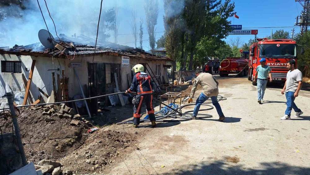 &Ccedil;orum&rsquo;da alevlere teslim olan mermer at&ouml;lyesi kullanılamaz hale geldi
