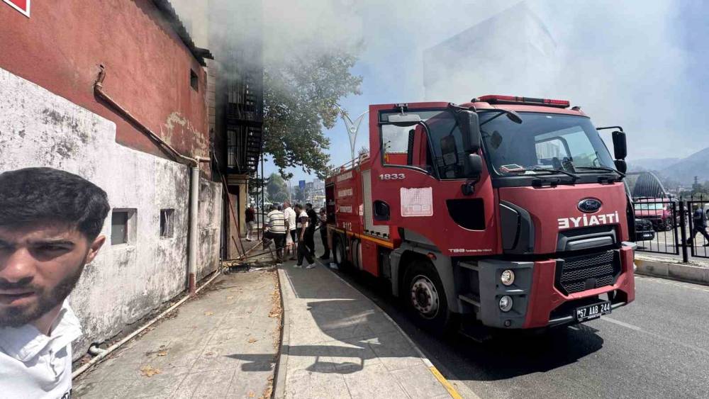 Depoda &ccedil;ıkan yangın korkuttu
