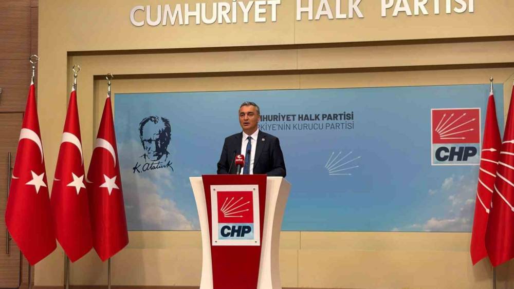 CHP S&ouml;zc&uuml;s&uuml; Sarı: "Mansur Bey, CHP&rsquo;nin kurumsal kimliğinin i&ccedil;inde siyaset yapmaya karar vermiş durumdadır"
