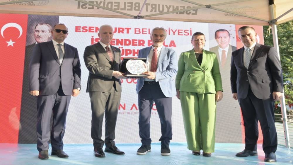 Esenyurt&rsquo;ta emekliler kafesi ile k&uuml;t&uuml;phane tesisleri hizmete a&ccedil;ıldı

