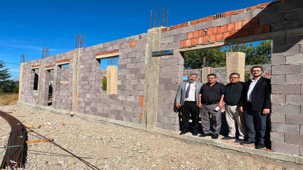 Hisarcık M&uuml;ft&uuml;s&uuml; Demirci, taziye evi inşaatını inceledi

