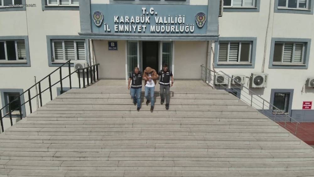 Karab&uuml;k&rsquo;te sahte 11 bin 700 dolar ele ge&ccedil;irildi
