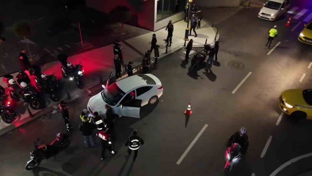 Polis ekipleri Kağıthane&rsquo;de kuş u&ccedil;urtmadı, denetime İstanbul İl Emniyet M&uuml;d&uuml;r&uuml; Selami Yıldız da katıldı
