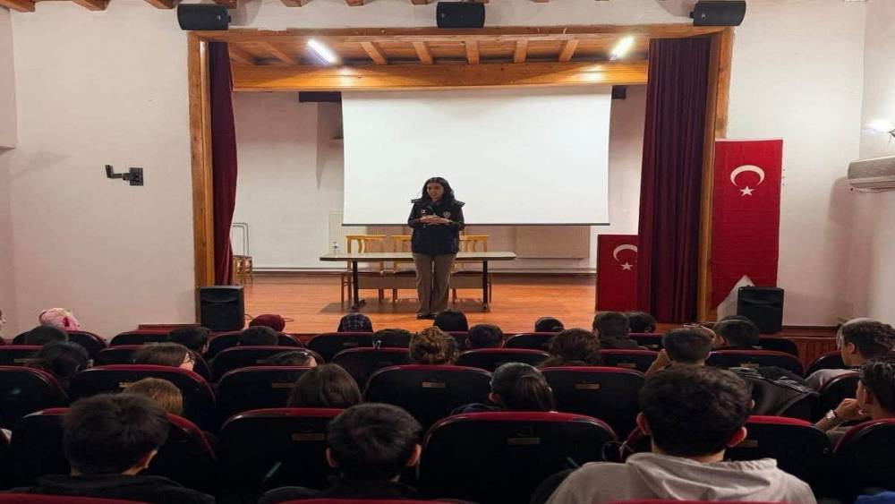 SİBERAY&rsquo;dan gen&ccedil;lere dijital g&uuml;venlik uyarısı
