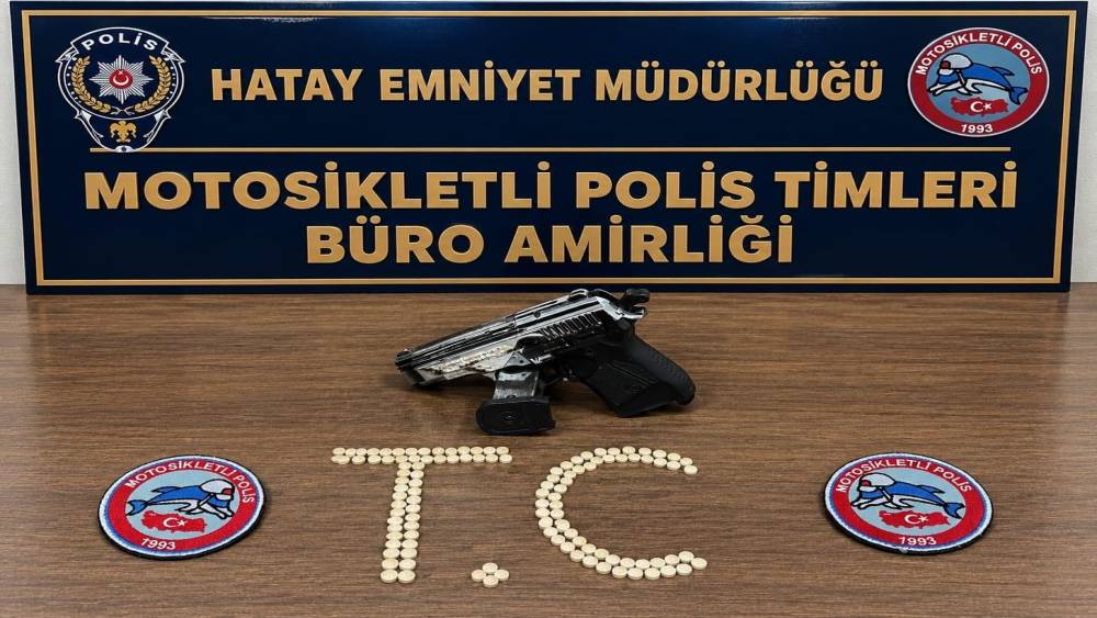Antakya&rsquo;da 119 uyuşturucu hap ve kurusıkı tabanca ele ge&ccedil;irildi
