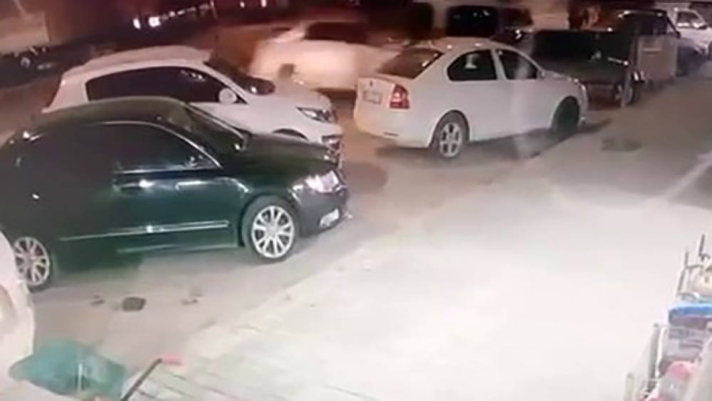 Erzurum&rsquo;da direksiyonu kilitlenen aracın kaza anı kamerada
