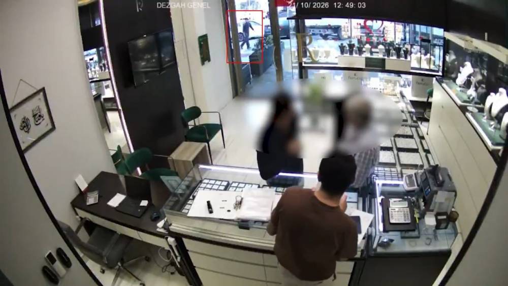 Esenyurt&rsquo;ta kuyumcuya d&uuml;zenlenen silahlı saldırının yeni g&ouml;r&uuml;nt&uuml;s&uuml; ortaya &ccedil;ıktı
