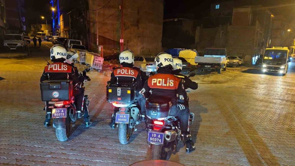 Edremit&rsquo;te polisten su&ccedil;lulara ge&ccedil;it yok: 39 aranan şahıs yakalandı
