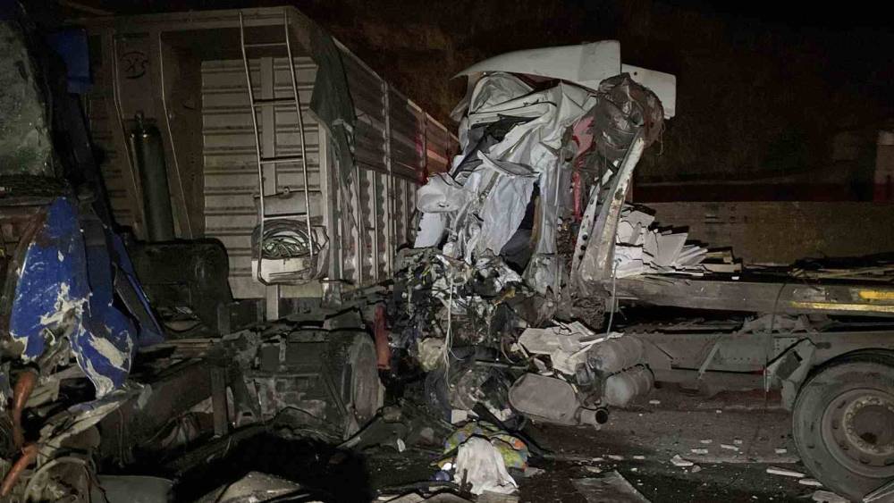 Elazığ&rsquo;da 3 tır &ccedil;arpıştı: 1 &ouml;l&uuml;
