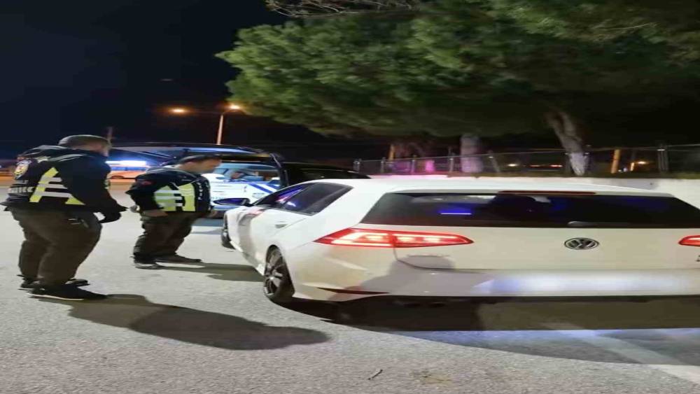 &Ccedil;anakkale&rsquo;de modifiye ara&ccedil;lara ceza: 36 ara&ccedil; trafikten men edildi
