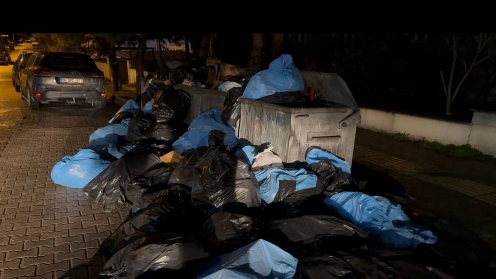 Bandırma&rsquo;da sağlık kuruluşunun yanında skandal manzara
