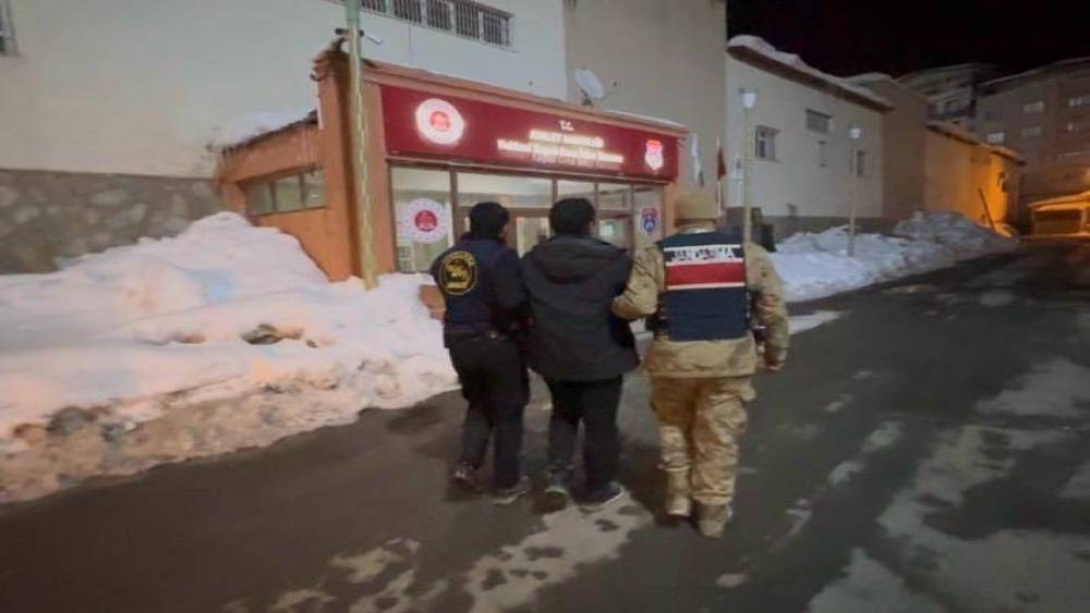 Hakkari&rsquo;de 22 yıl 4 ay hapis cezası bulunan firarı yakalandı
