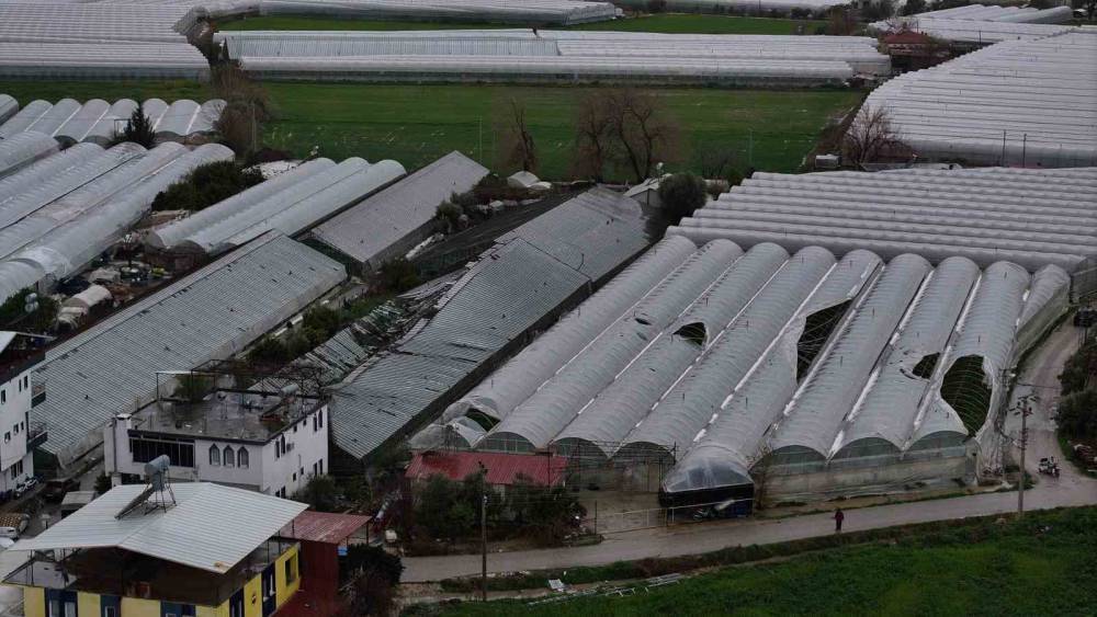 Seydikemer&rsquo;de hortum, fırtına ve dolu seraları vurdu
