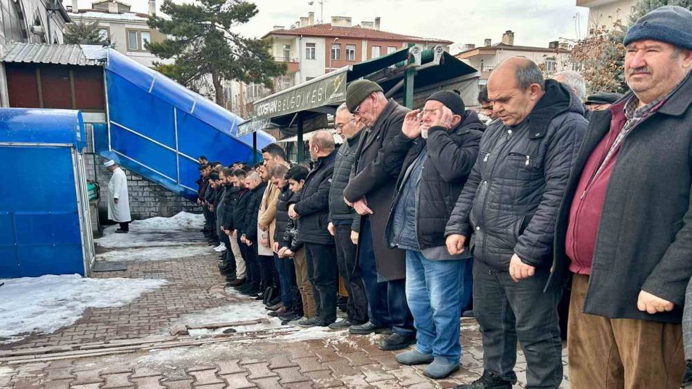 Krikonun kayması ile otob&uuml;s&uuml;n altında kalan gen&ccedil; toprağa verildi
