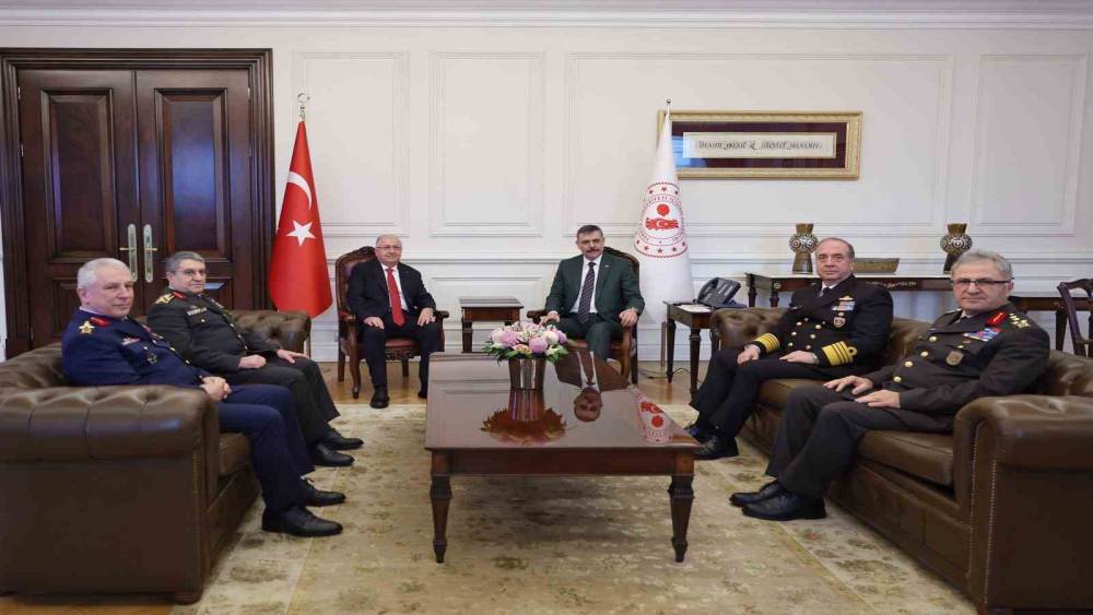 Bakan G&uuml;ler ve komuta kademesinden İ&ccedil;işleri Bakanı &Ccedil;ift&ccedil;i&rsquo;ye ziyaret
