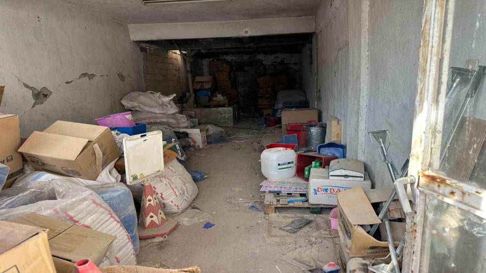 Temizlik deposundan binlerce malzeme &ccedil;alındı
