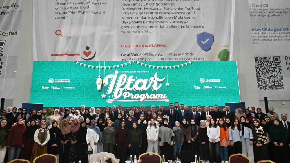 Bakan Uraloğlu: "15 yaşından k&uuml;&ccedil;&uuml;k &ccedil;ocuklar sosyal paylaşım sitelerinde hesap a&ccedil;amayacak"
