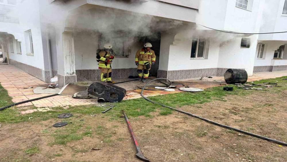 Kahramanmaraş&rsquo;ta binada yangın paniği
