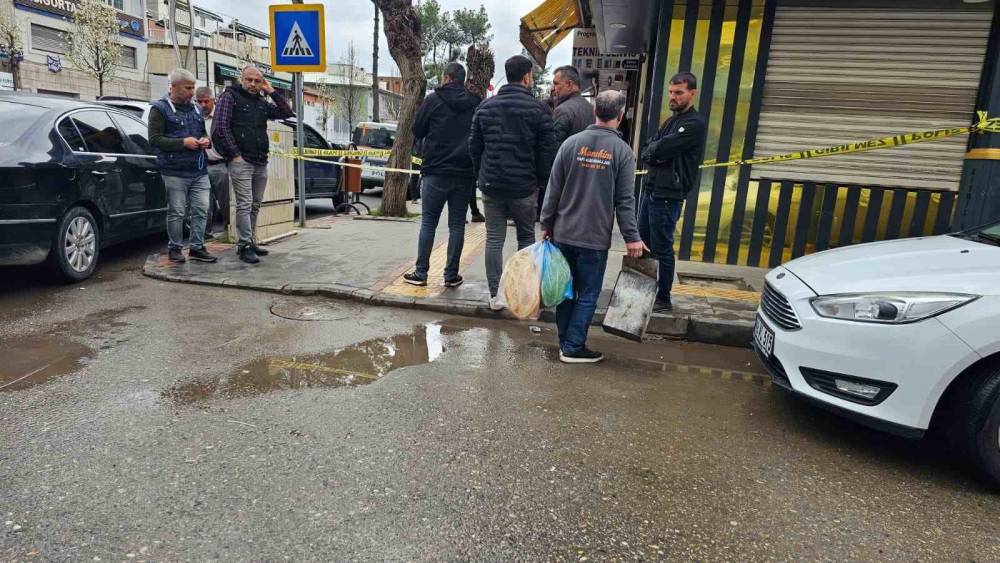 Diyarbakır&rsquo;da kadın kılığında kuyumcuda soygun girişimi: 1 yaralı
