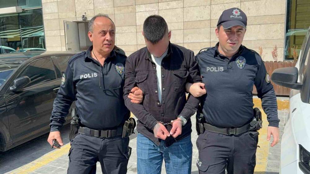 Firari h&uuml;k&uuml;ml&uuml; kahvaltıya gidince yakalandı
