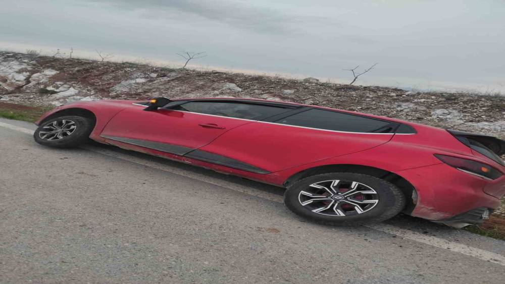 Siirt&rsquo;te kontrolden &ccedil;ıkan ara&ccedil; askıda kaldı
