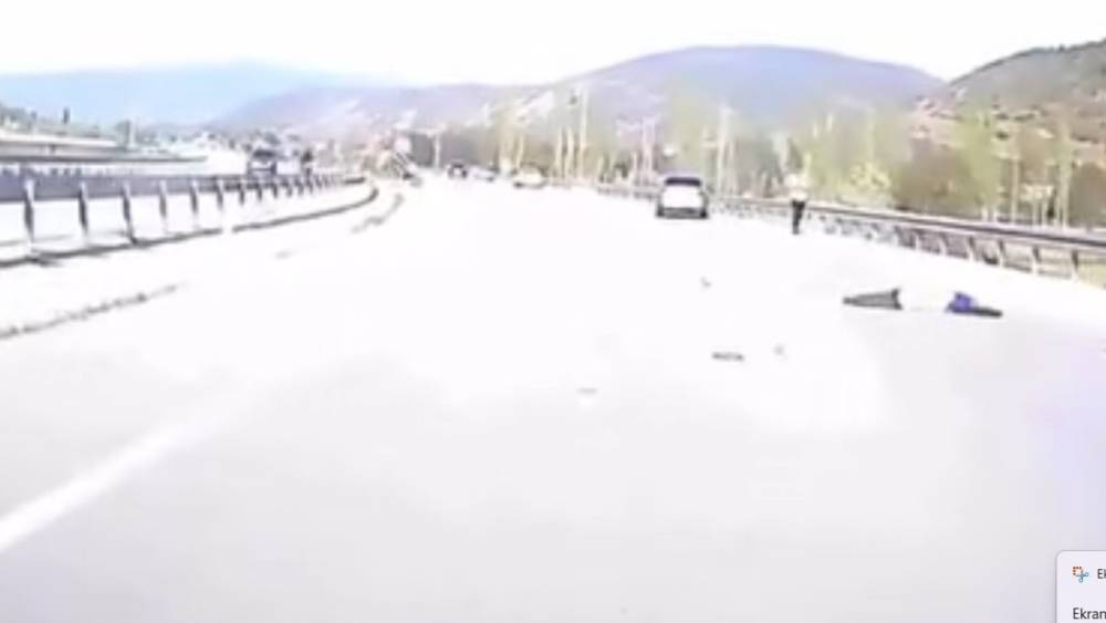 Kazada hayatını kaybeden motosiklet s&uuml;r&uuml;c&uuml;s&uuml;n&uuml;n son g&ouml;r&uuml;nt&uuml;leri ortaya &ccedil;ıktı
