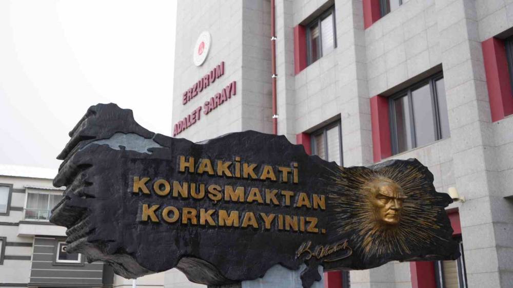 Yalova İl Emniyet M&uuml;d&uuml;r&uuml; Yılmaz Delen, G&uuml;listan Doku soruşturmasında Erzurum Adliyesi&rsquo;nde "tanık" sıfatıyla ifade veriyor
