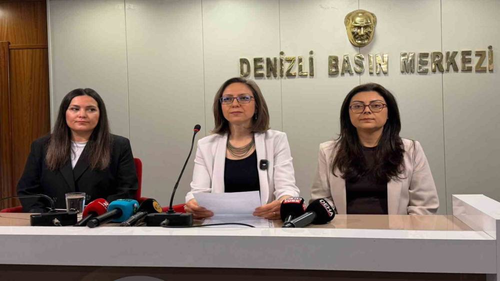 Mehter tartışmalarının hedefi olan okul y&ouml;netiminden a&ccedil;ıklama: "Su&ccedil; duyurusunda bulunacağız"
