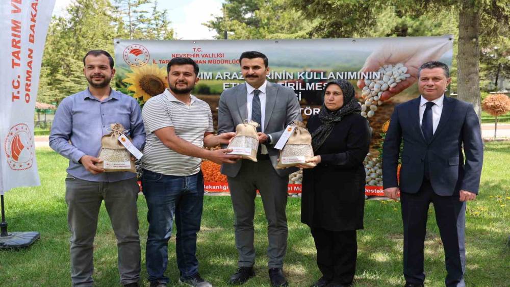 Nevşehir&rsquo;de &ccedil;ift&ccedil;ilere 22 ton tohumluk kuru fasulye dağıtıldı
