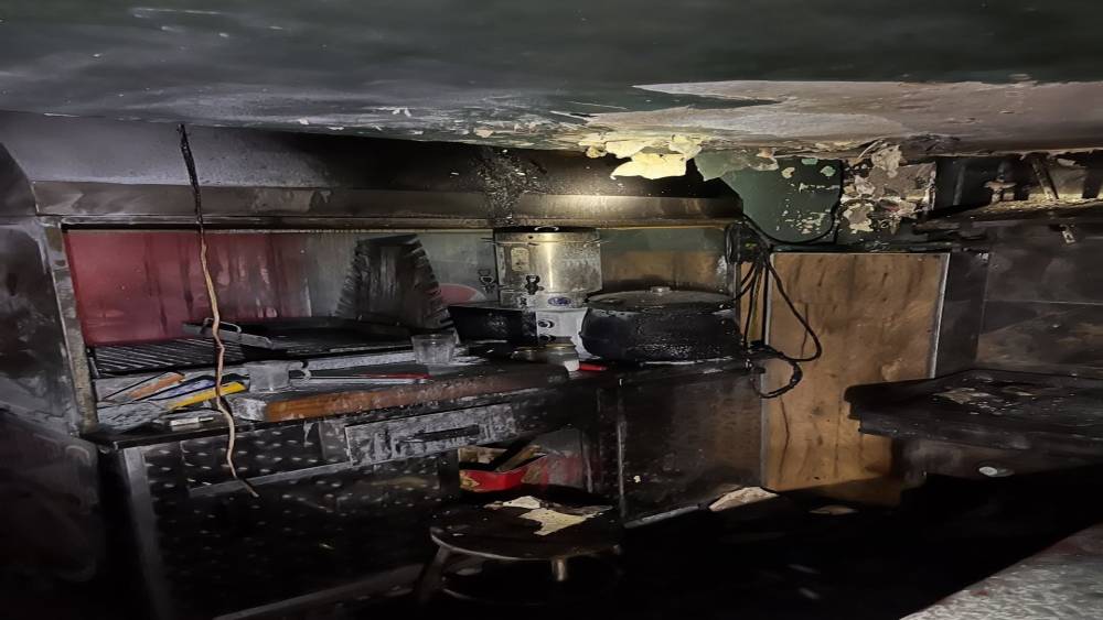 İş yerinin mutfağında &ccedil;ıkan yangın b&uuml;y&uuml;meden kontrol altına alındı
