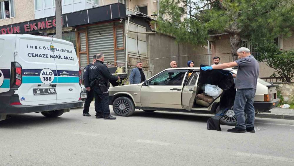 Bursa&rsquo;da gen&ccedil; otomobilin i&ccedil;inde &ouml;l&uuml; bulundu
