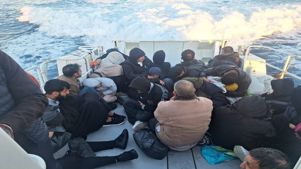 &Ccedil;anakkale&rsquo;de mobil radarın tespit ettiği 31 ka&ccedil;ak g&ouml;&ccedil;men yakalandı
