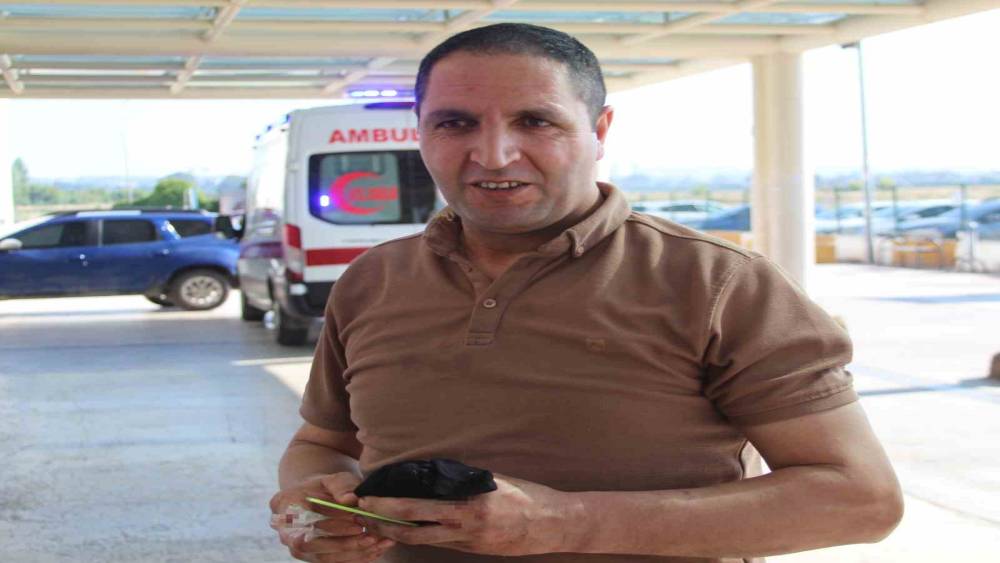 "13 dakikada kurbanı keserim" diyen acemi kasap kendini kesti
