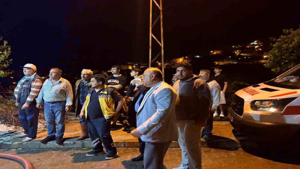 Başkan &Ouml;zel yangın s&ouml;nd&uuml;rme &ccedil;alışmalarını yerinde takip etti
