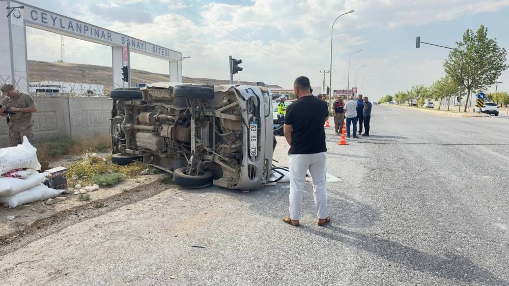 Şanlıurfa&rsquo;da kamyonet devrildi: 2 yaralı
