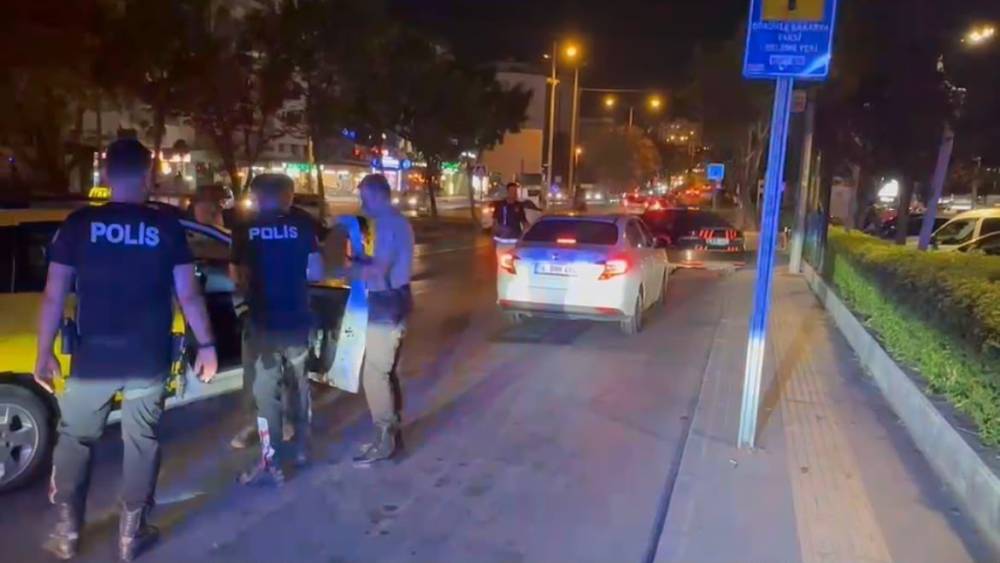 Bursa&rsquo;da 2 saatte 2 bin 569 kişi sorgulandı: 9 aranan şahıs yakalandı
