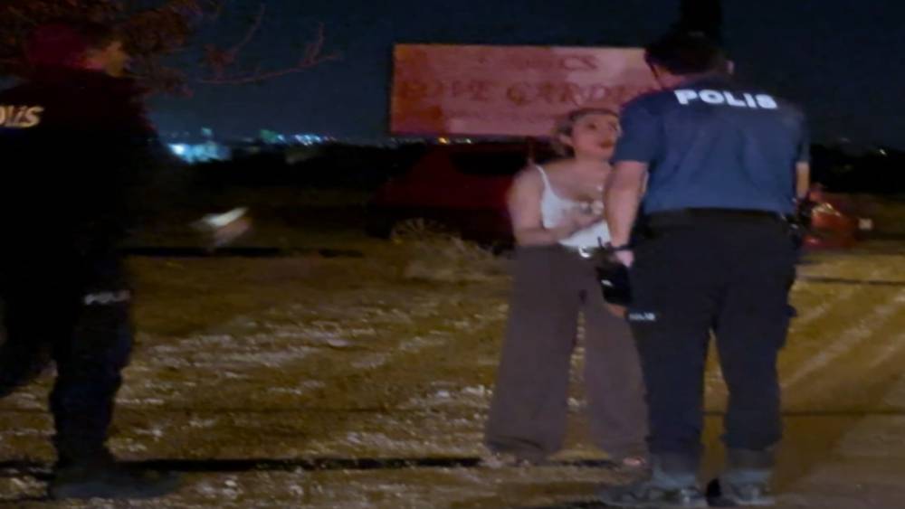 St&uuml;dyo bah&ccedil;esinde darp edilen kadını polis kurtardı
