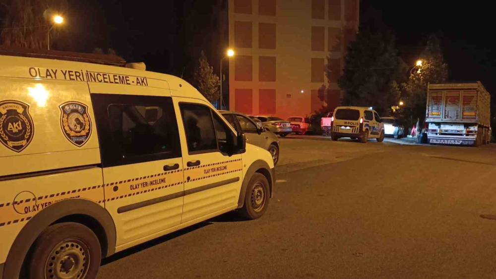 Adana&rsquo;da bı&ccedil;aklı kavga: 1 yaralı
