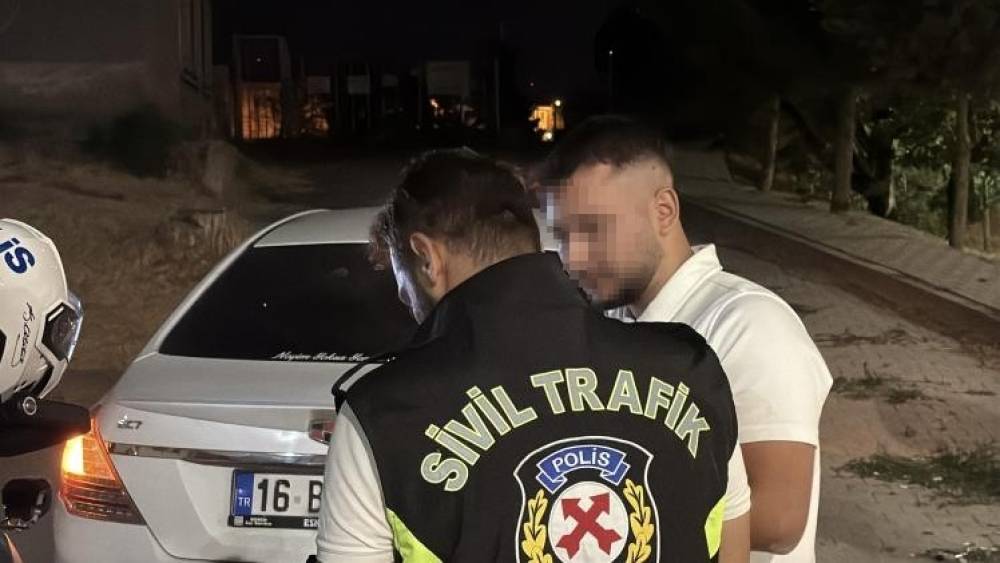 &rsquo;Dur&rsquo; ihtarına uymayan 19 yaşındaki alkoll&uuml; s&uuml;r&uuml;c&uuml;ye 202 bin TL ceza
