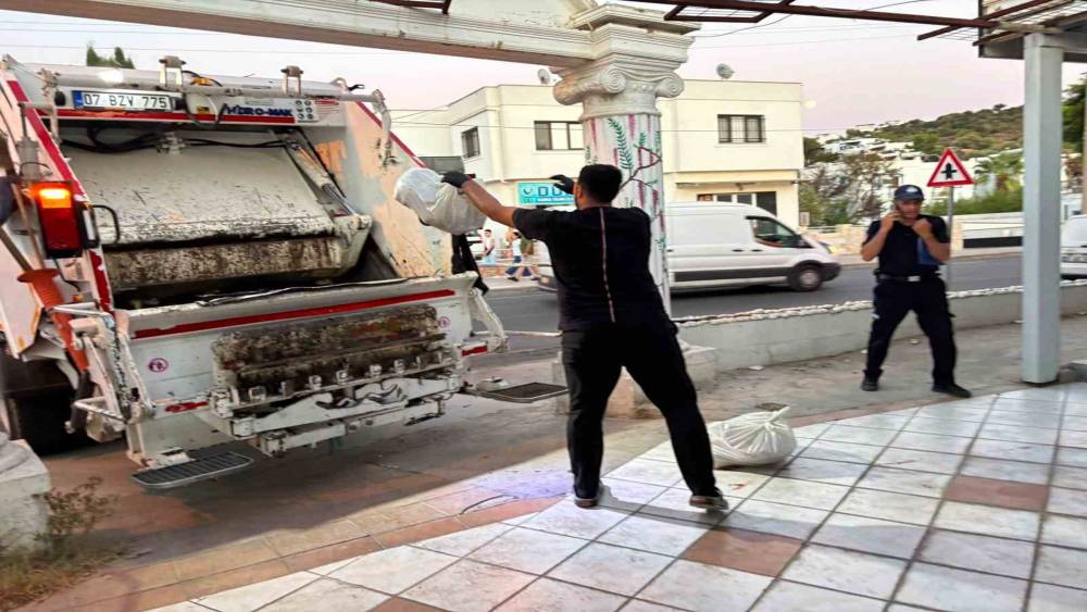 Bodrum&rsquo;da kapalı kasap deposundan 400 kilo bozuk et &ccedil;ıktı
